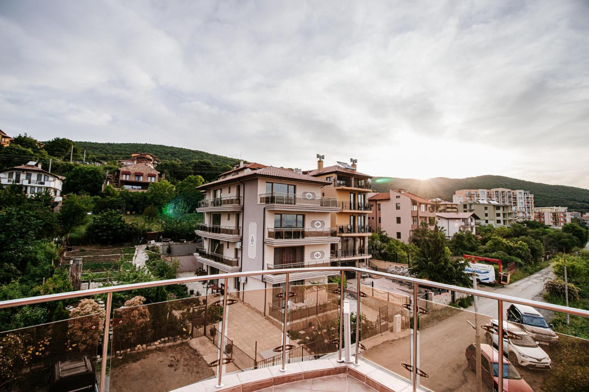 Red Iguana Hotel Sveti Vlas Exterior photo